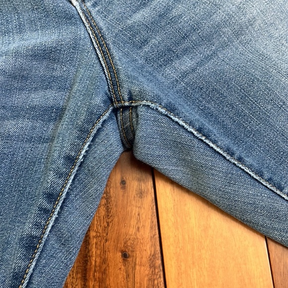 Gap light wash straight leg medium rise Jean Sz 10R - Picture 3 of 4